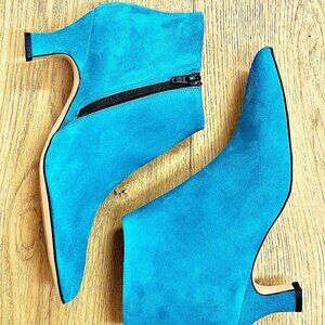 New in Box CLIZA Handmade Italian Suede Booties 10